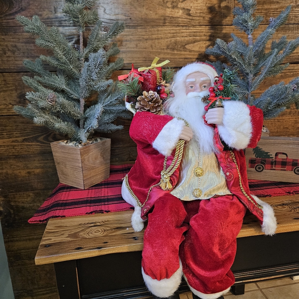 Sitting Santa - Picture 3 of 5